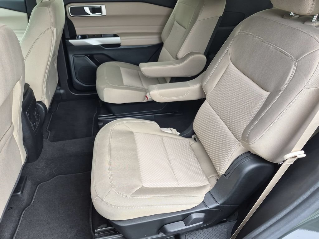 Used 2023 Ford Explorer XLT AWD/4WD image 18