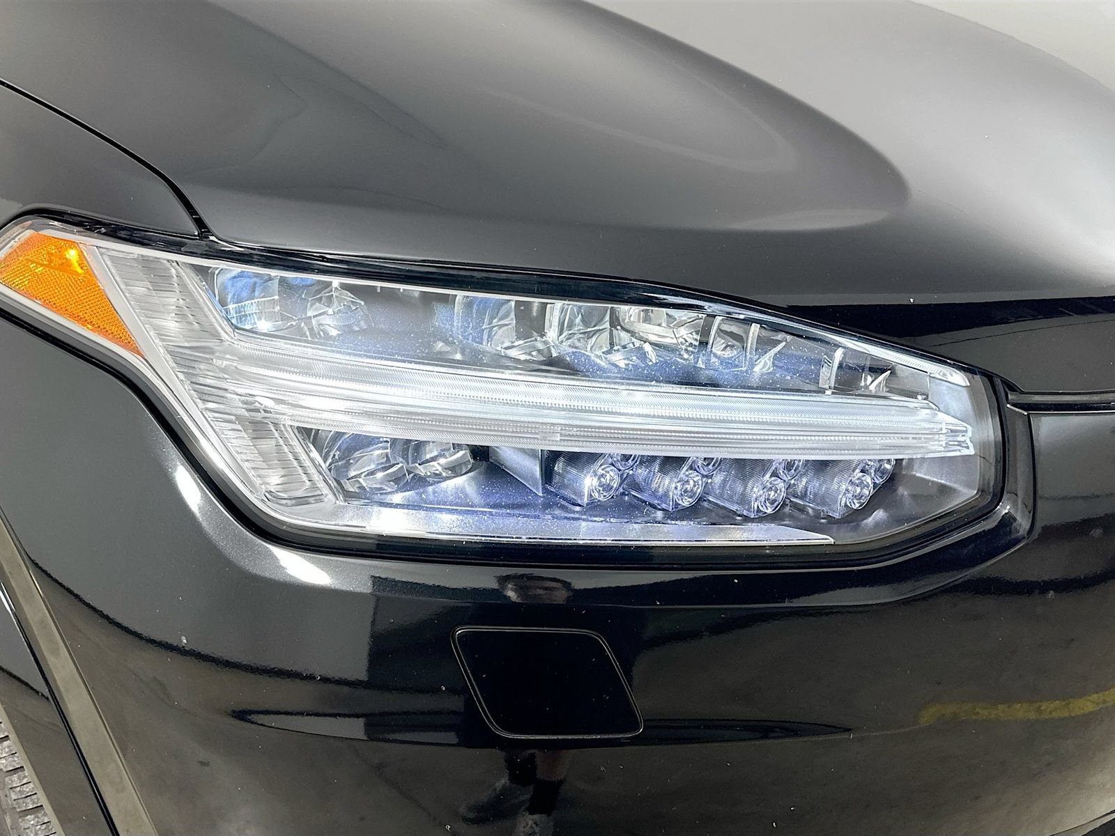 Used 2025 Volvo XC90 T8 Plus w/ Protection Package Premier AWD/4WD image 9