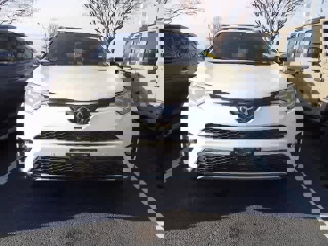 Used 2017 Toyota RAV4 SE image 2