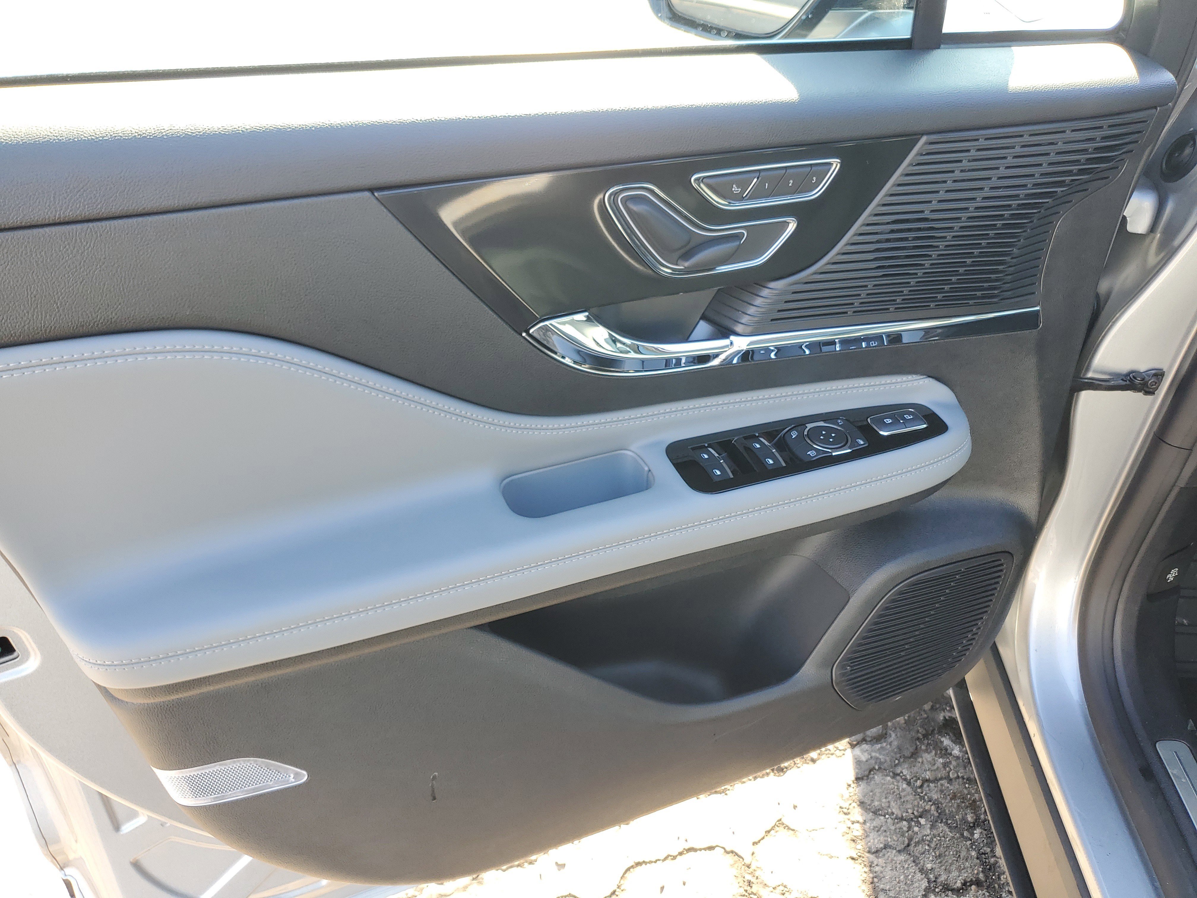 Certified 2022 Lincoln Corsair AWD w/ Premium Package image 10