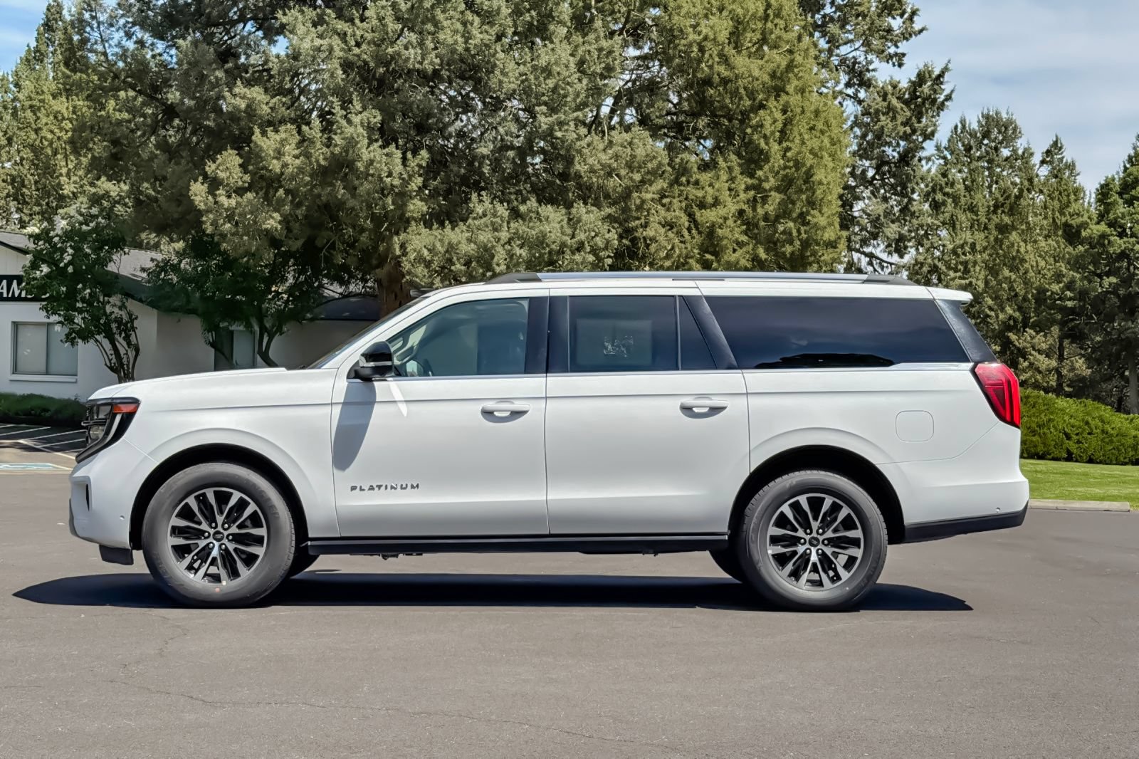 Used 2025 Ford Expedition Max Platinum AWD/4WD image 8