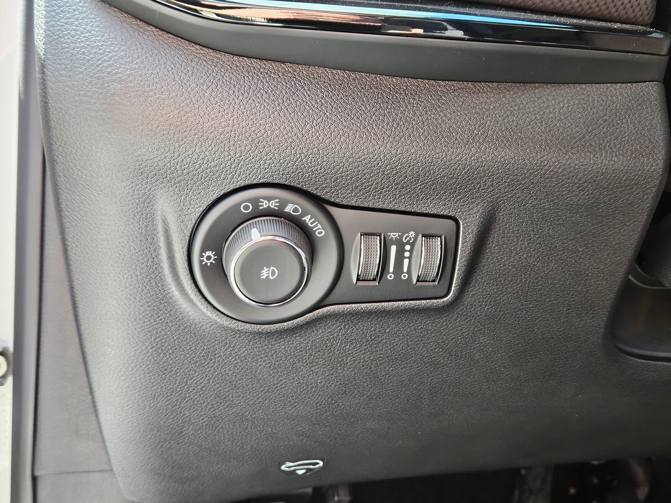 New 2026 Jeep Compass Limited image 18