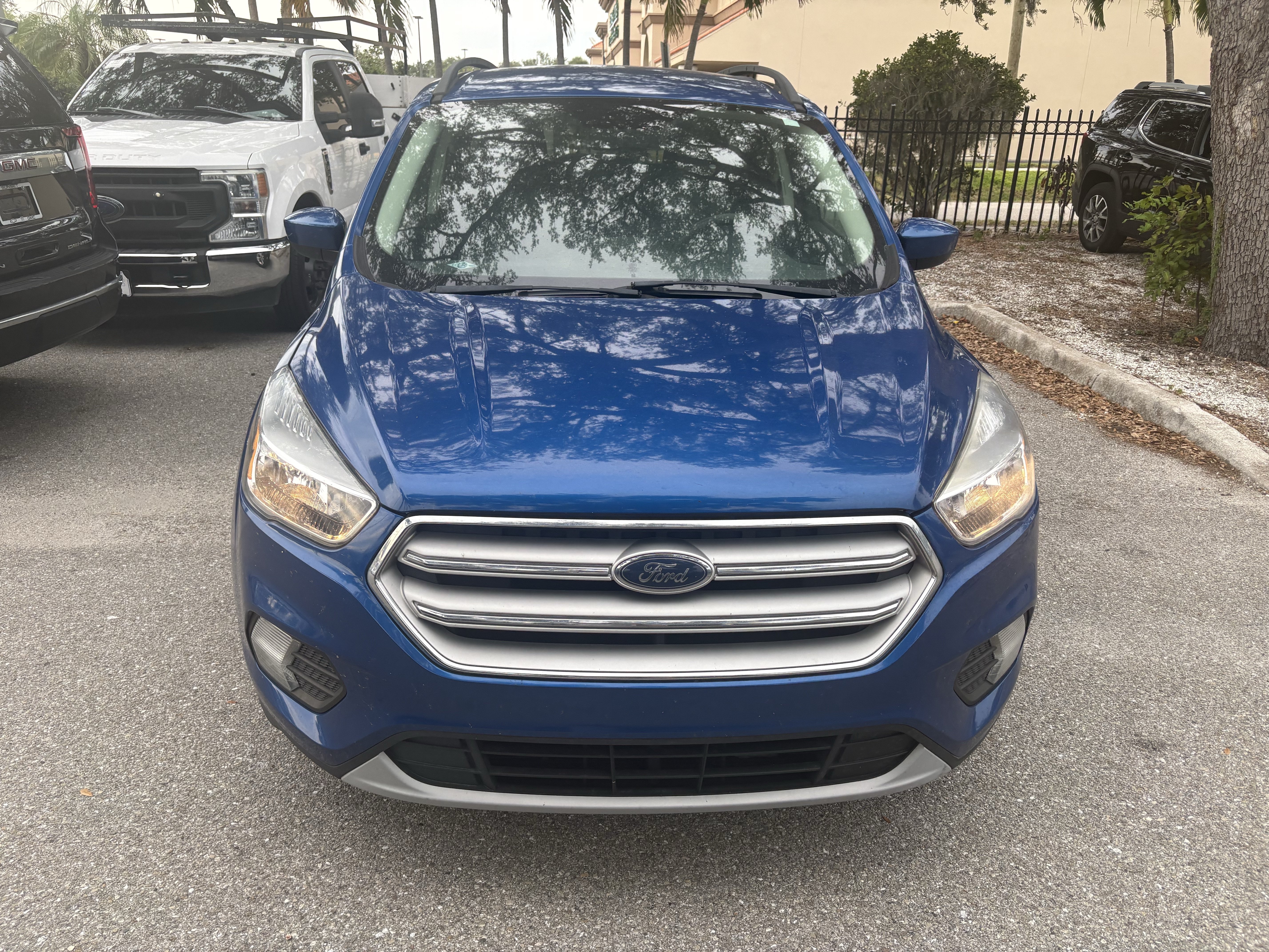 Used 2018 Ford Escape SE w/ SE Sync 3 Package FWD image 2