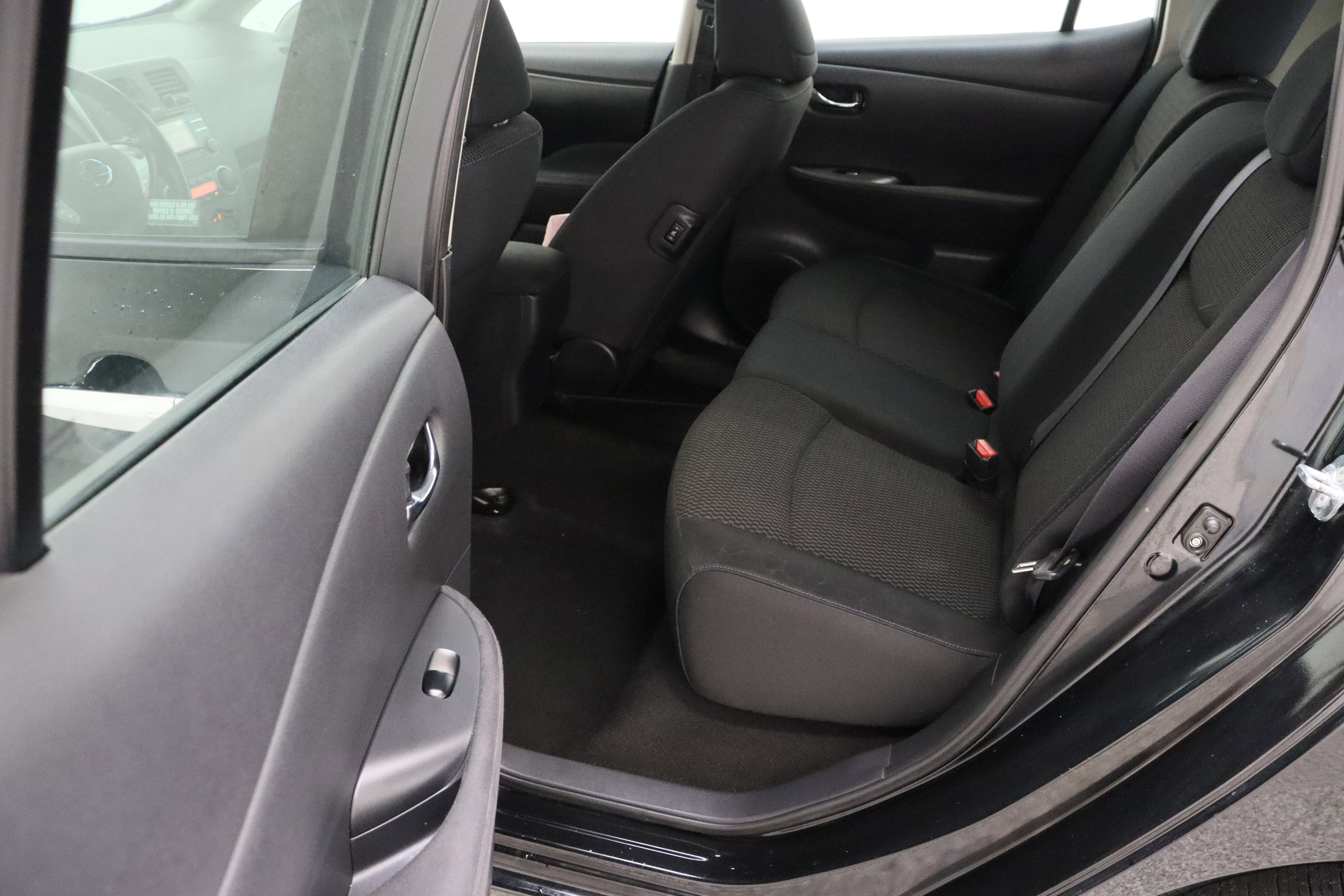 Used 2015 Nissan Leaf S w/ Charge Package FWD image 27