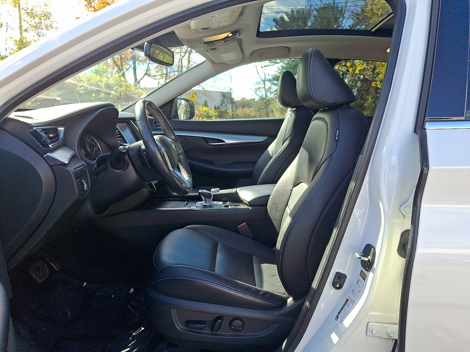 Used 2020 INFINITI QX50 Luxe w/ Navigation Package image 13