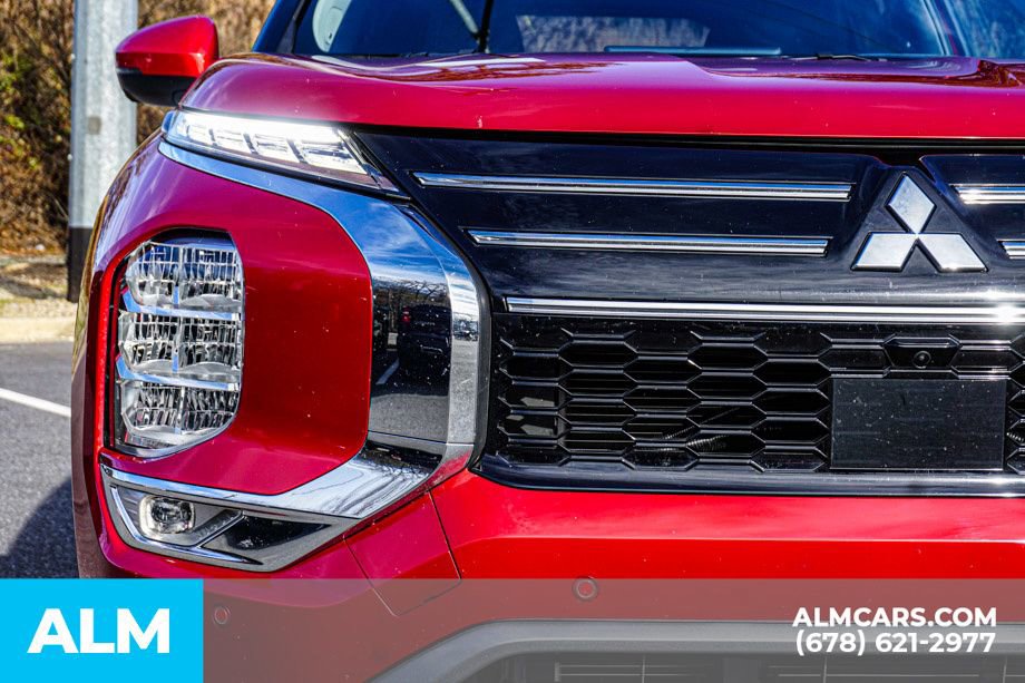 Used 2025 Mitsubishi Outlander SE image 12