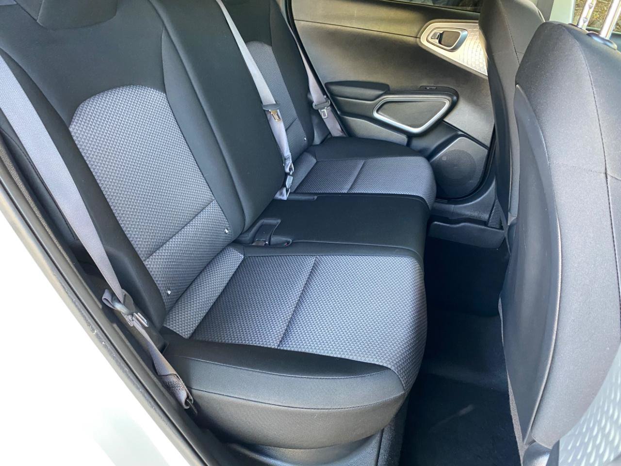 Used 2025 Kia Soul LX w/ LX Technology Package FWD image 38