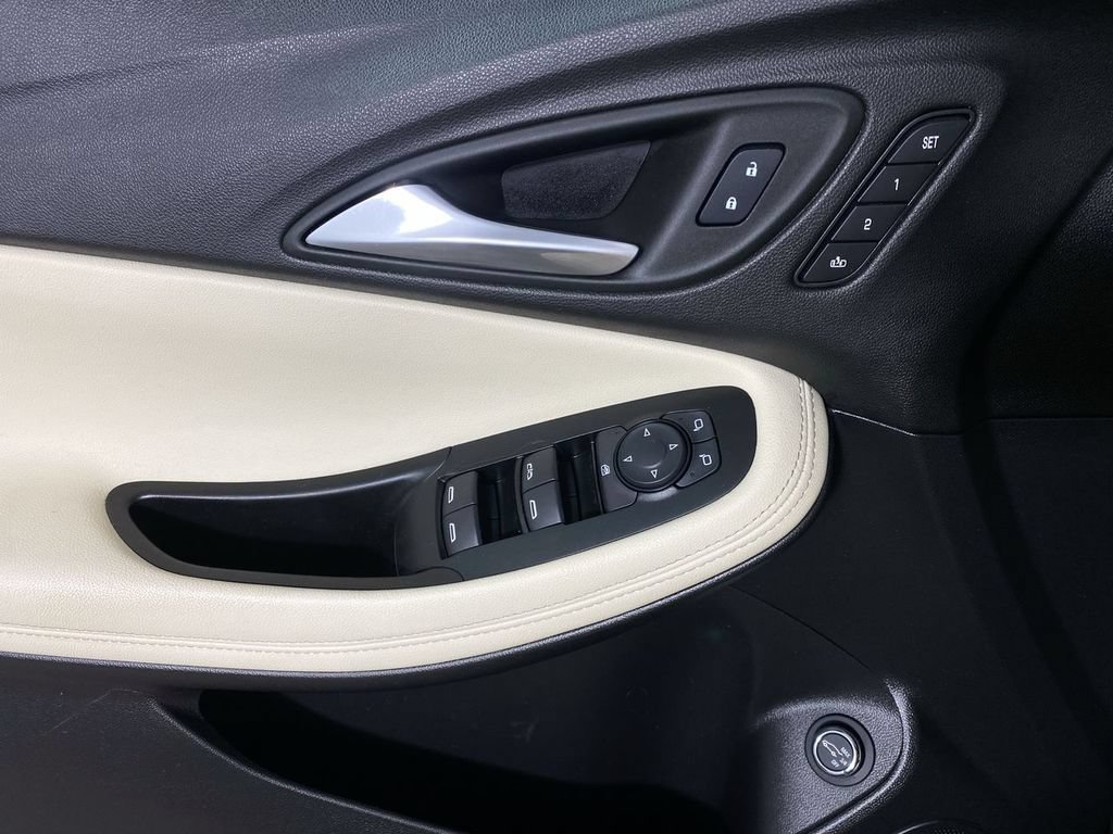 Certified 2023 Buick Encore GX Essence w/ Experience Buick Package FWD image 13
