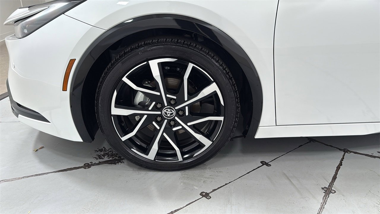 Used 2025 Toyota Prius XSE image 24
