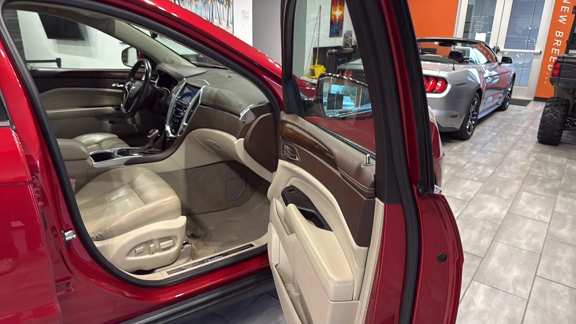Used 2015 Cadillac SRX Luxury w/ Driver Awareness Package FWD image 43