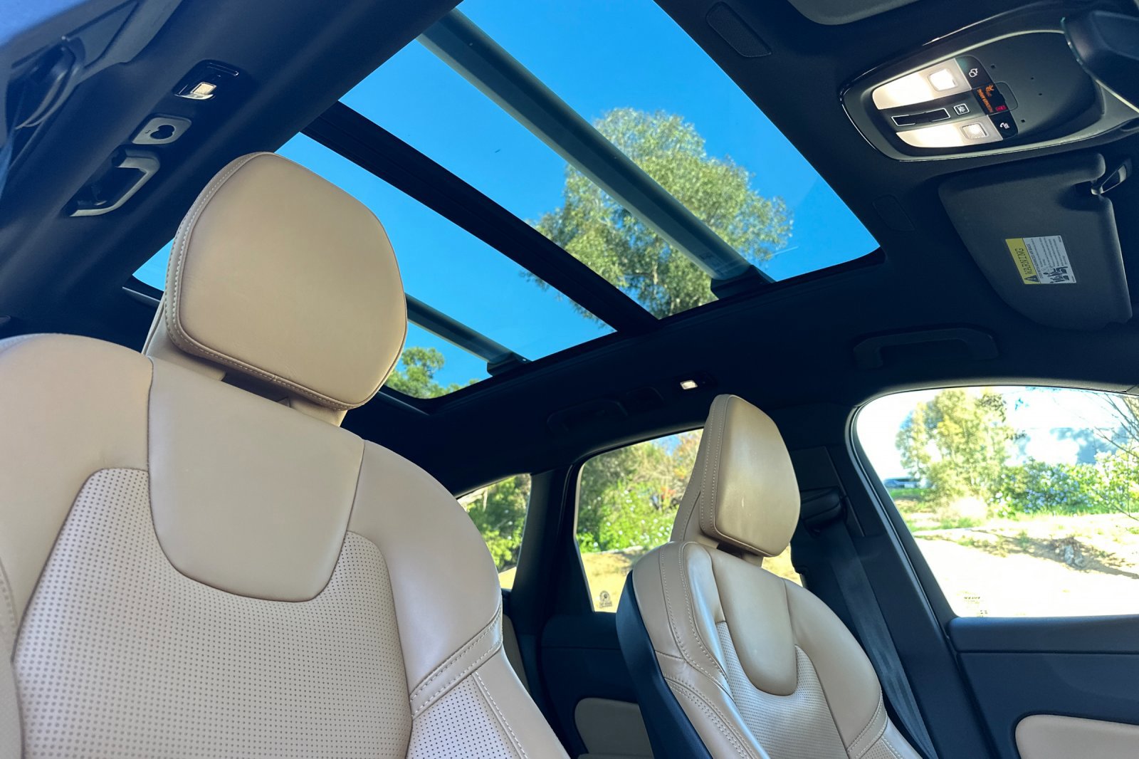 Certified 2023 Volvo XC60 B5 Ultimate w/ Climate Package image 20