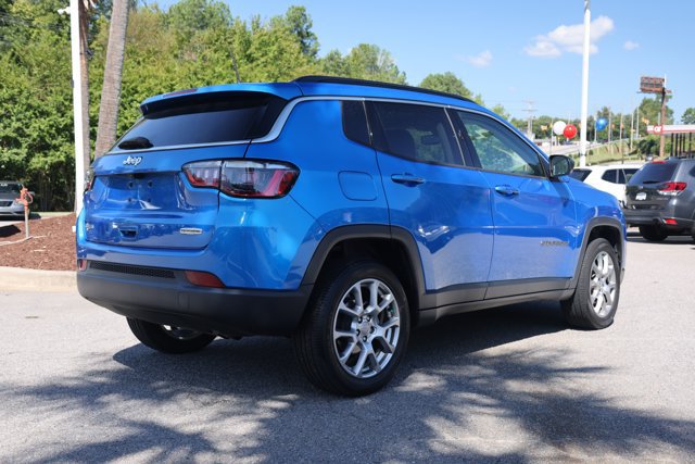 Used 2022 Jeep Compass Latitude w/ Sun and Sound Group AWD/4WD image 5