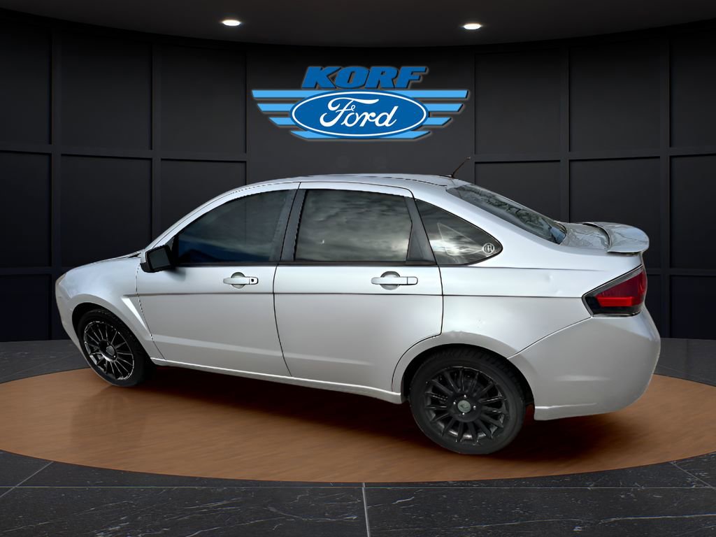 Used 2010 Ford Focus SES image 2