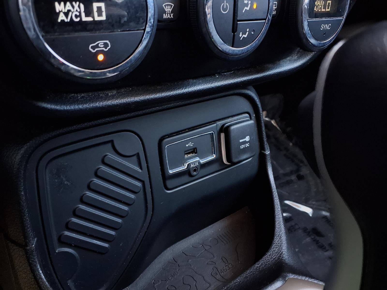 Used 2017 Jeep Renegade Limited FWD image 10