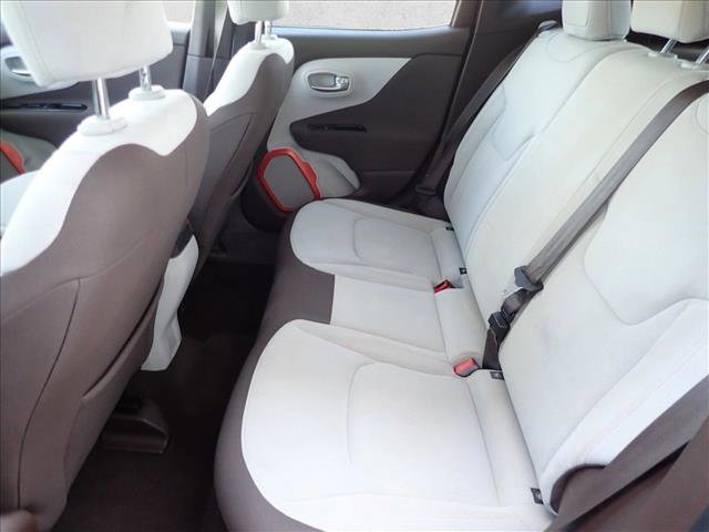 Used 2015 Jeep Renegade Latitude AWD/4WD image 9