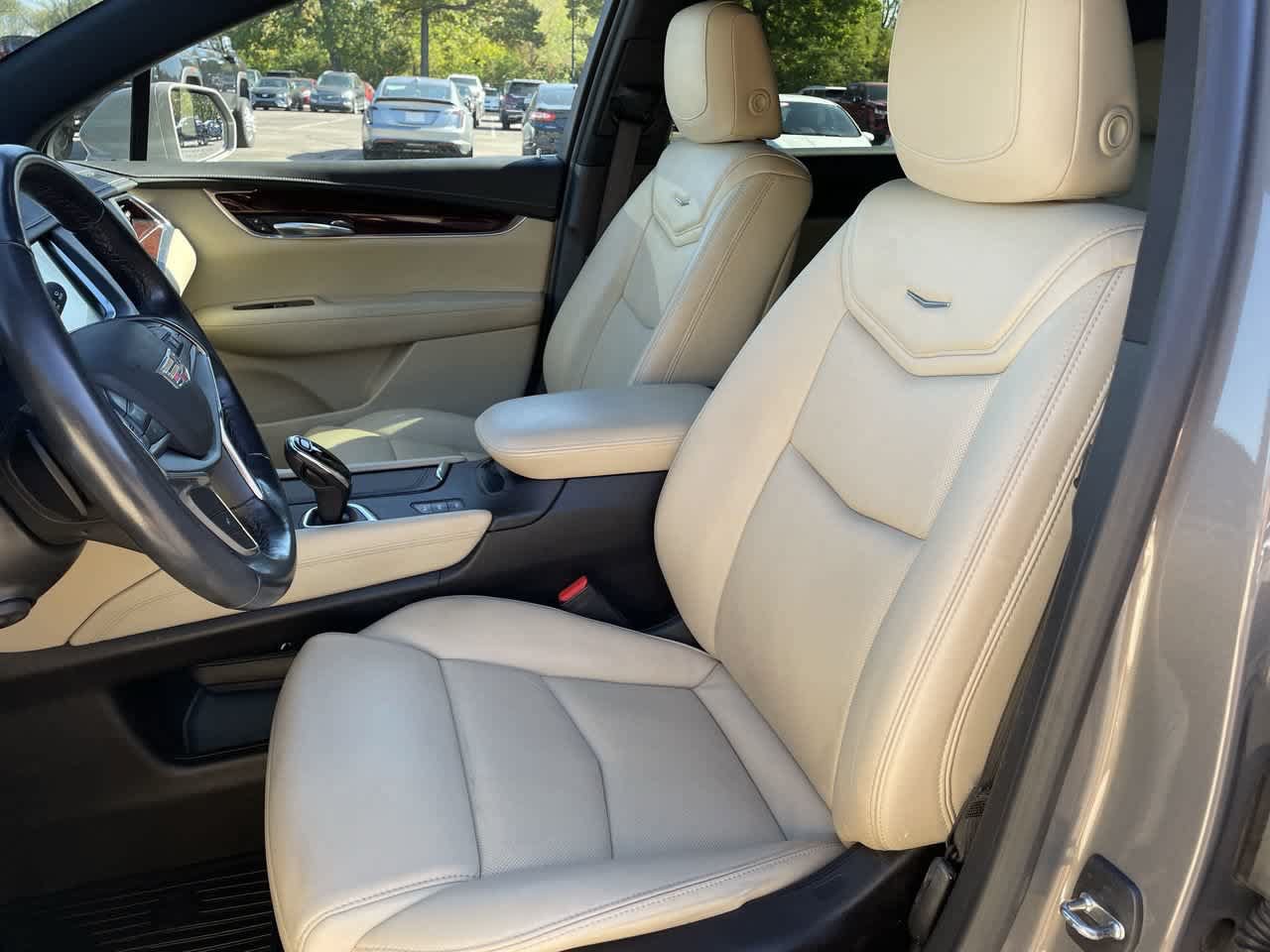 Used 2018 Cadillac XT5 Luxury AWD/4WD image 12