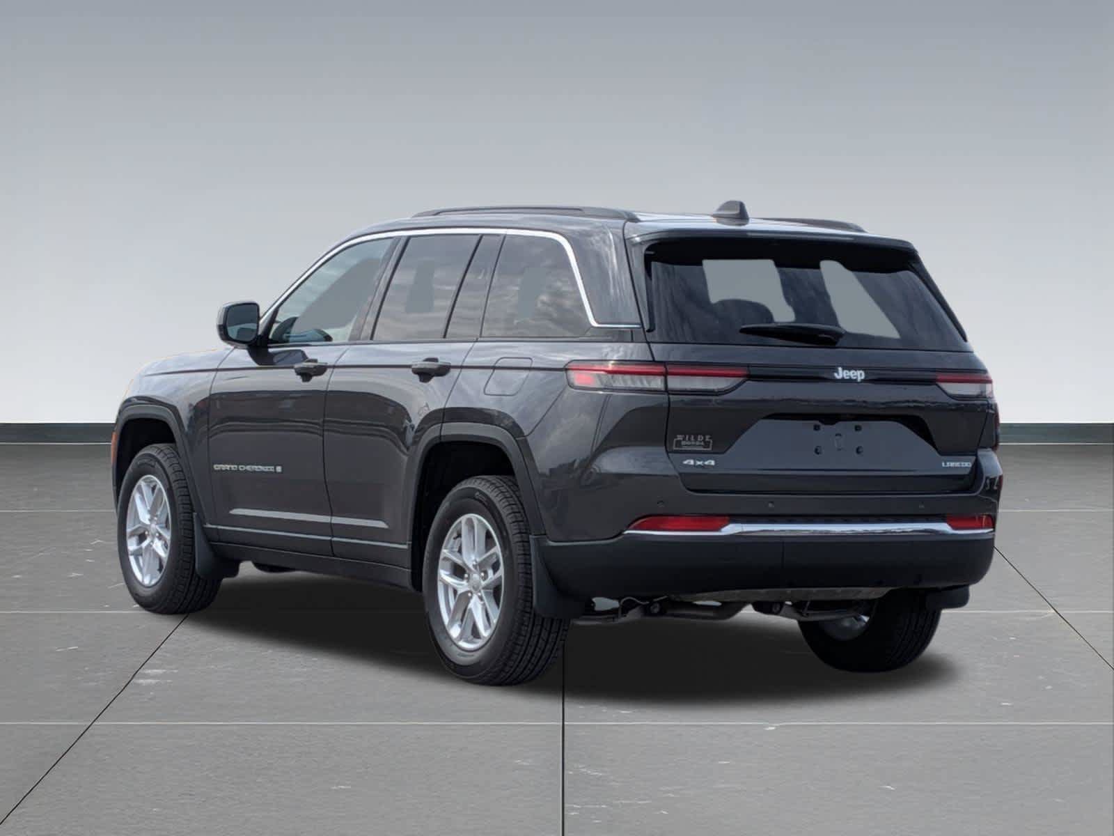 Used 2025 Jeep Grand Cherokee Laredo X w/ Luxury Tech Group I AWD/4WD image 4