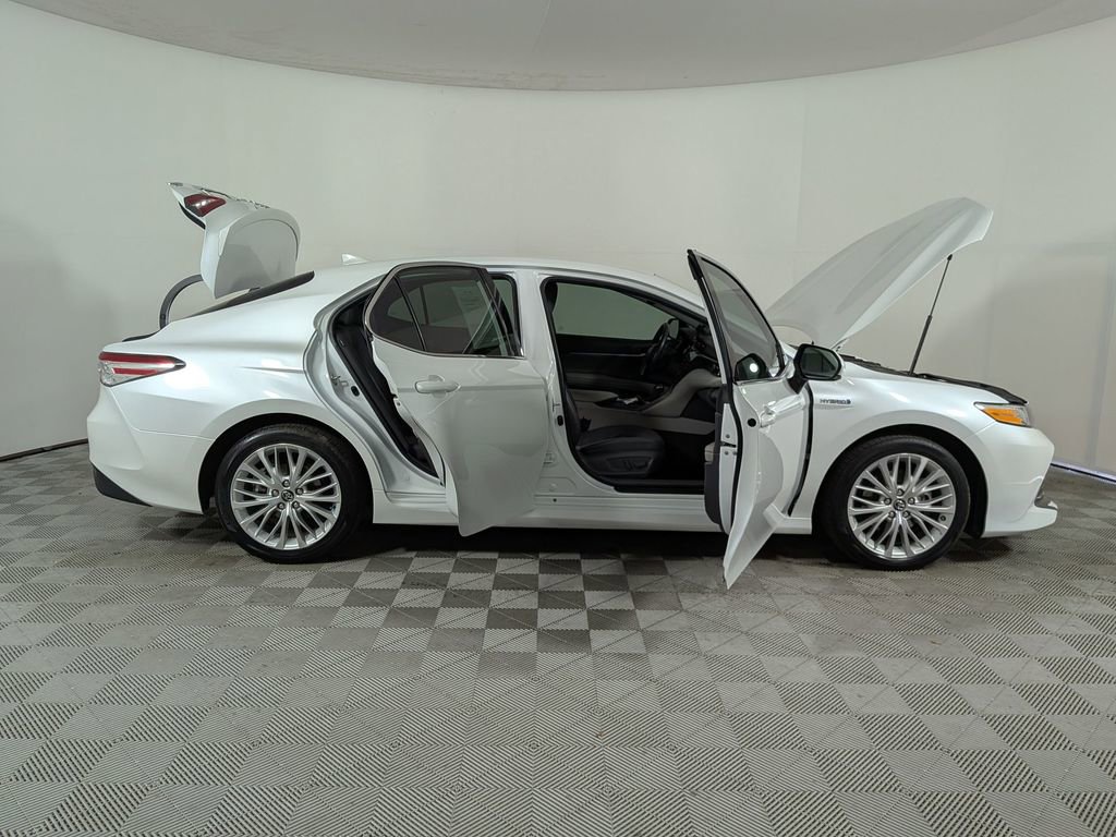 Used 2020 Toyota Camry XLE FWD image 9