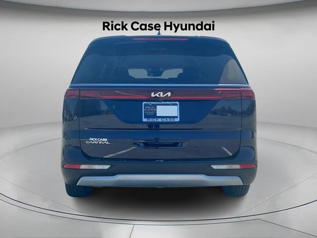 Used 2023 Kia Carnival LX FWD image 5