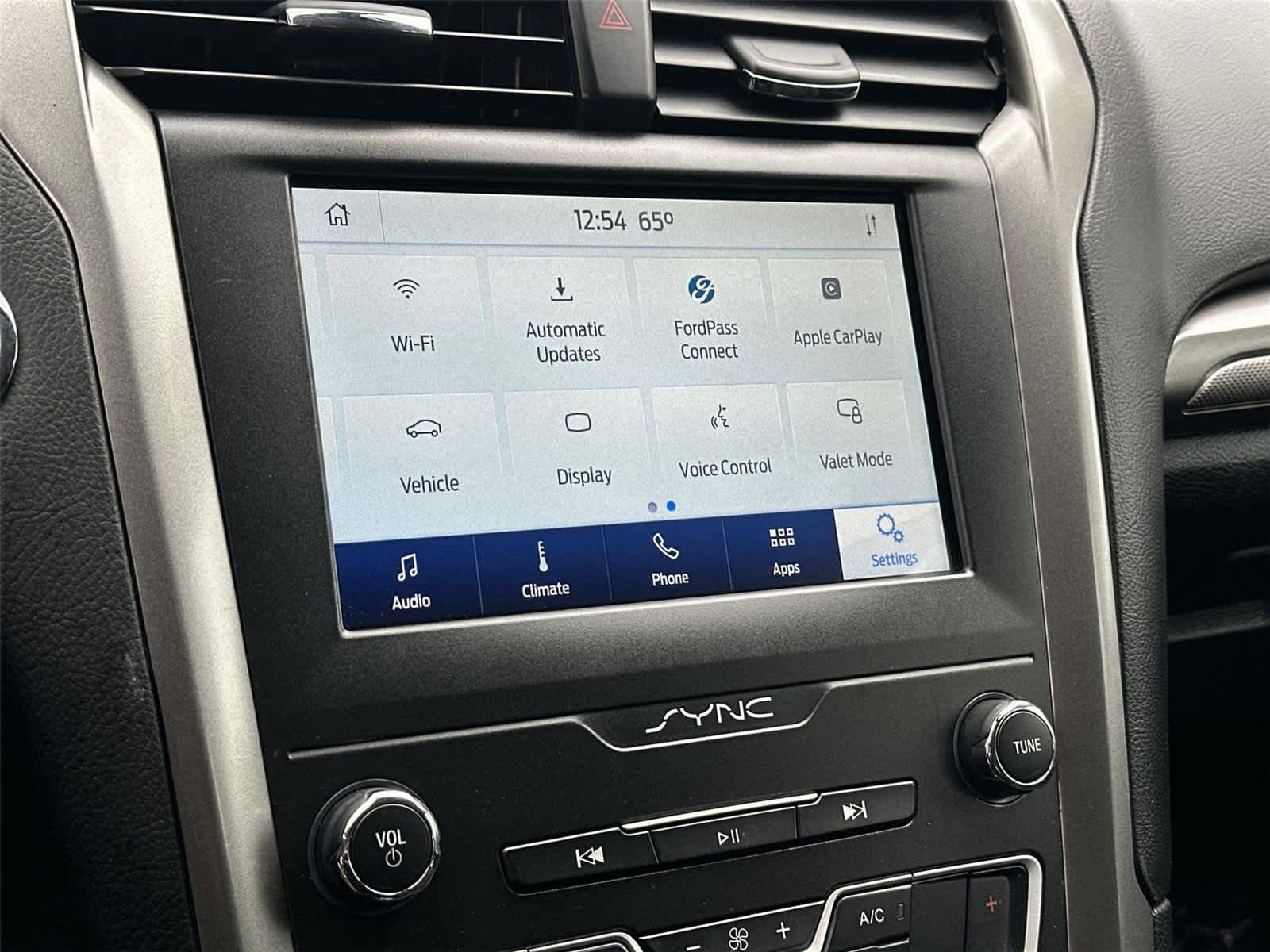 Used 2020 Ford Fusion SE FWD image 40