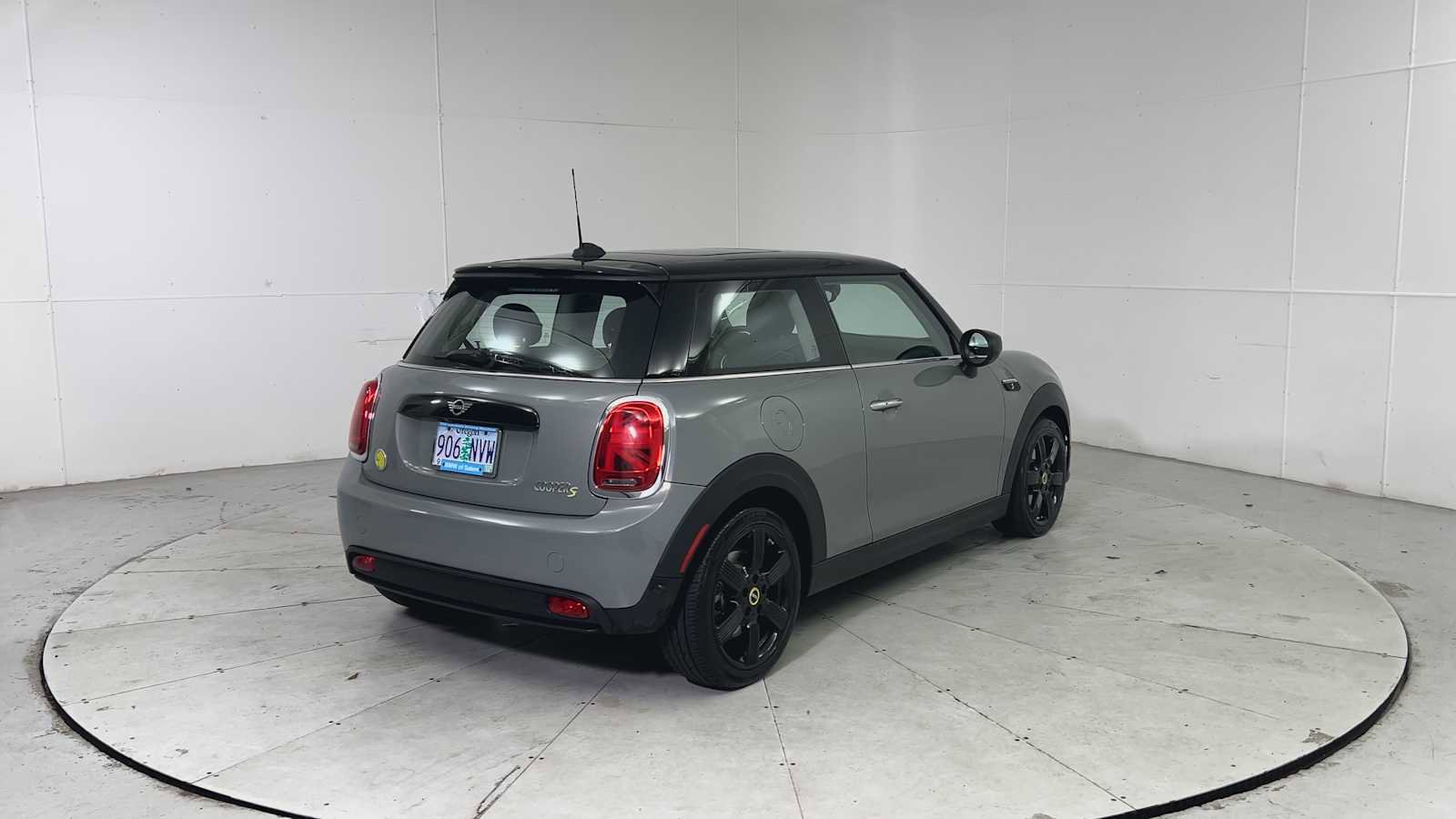 Used 2023 MINI Cooper SE image 2