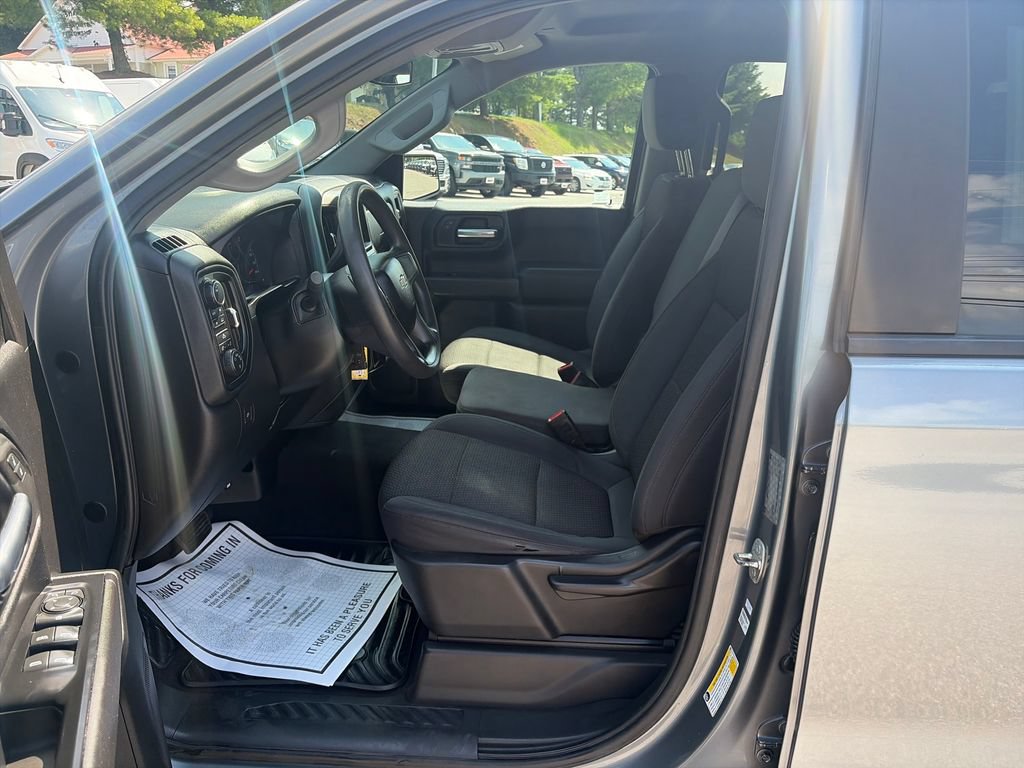 Used 2019 Chevrolet Silverado 1500 Custom w/ Custom Value Package AWD/4WD image 10