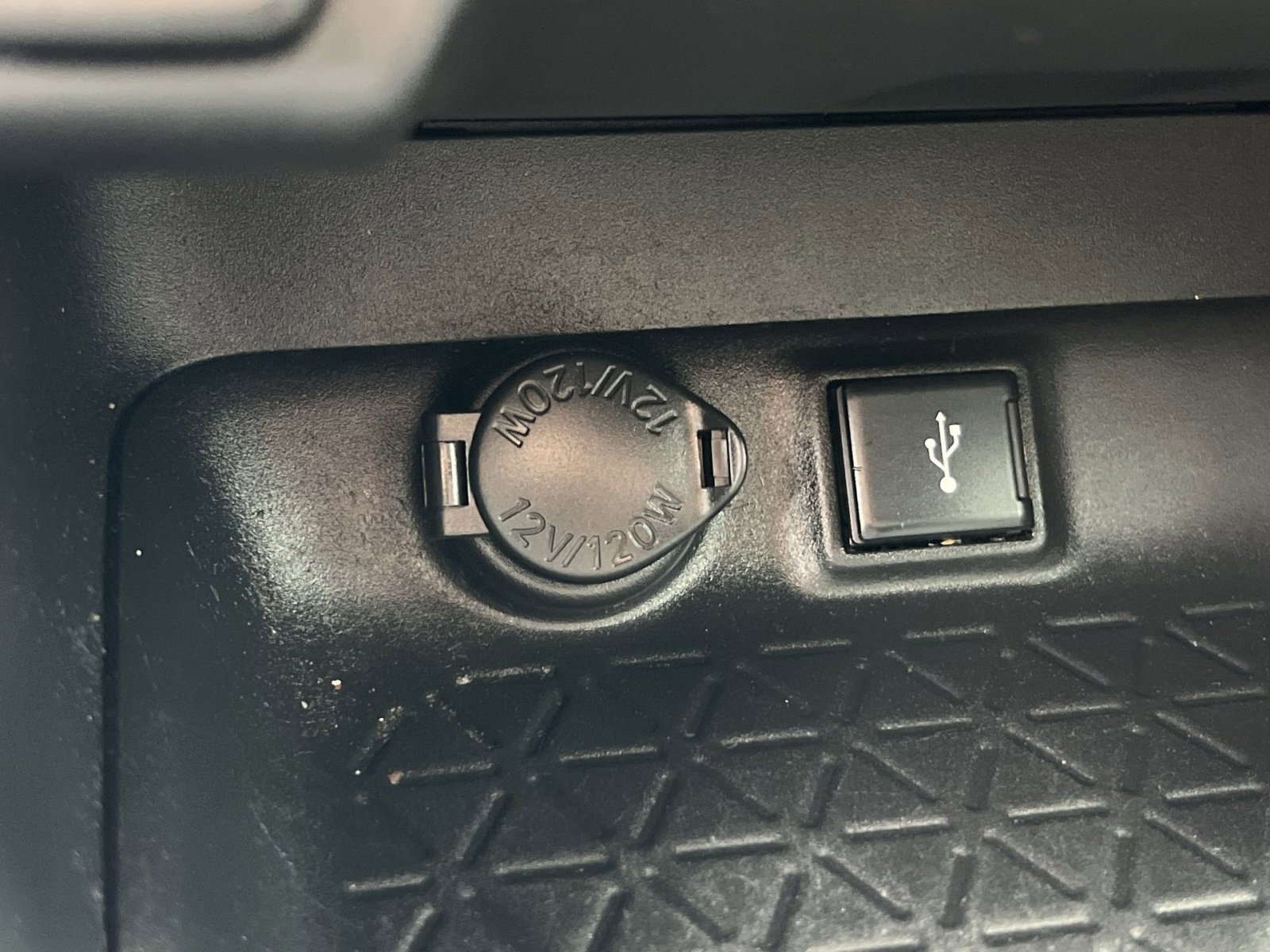 Used 2021 Toyota RAV4 XLE image 30