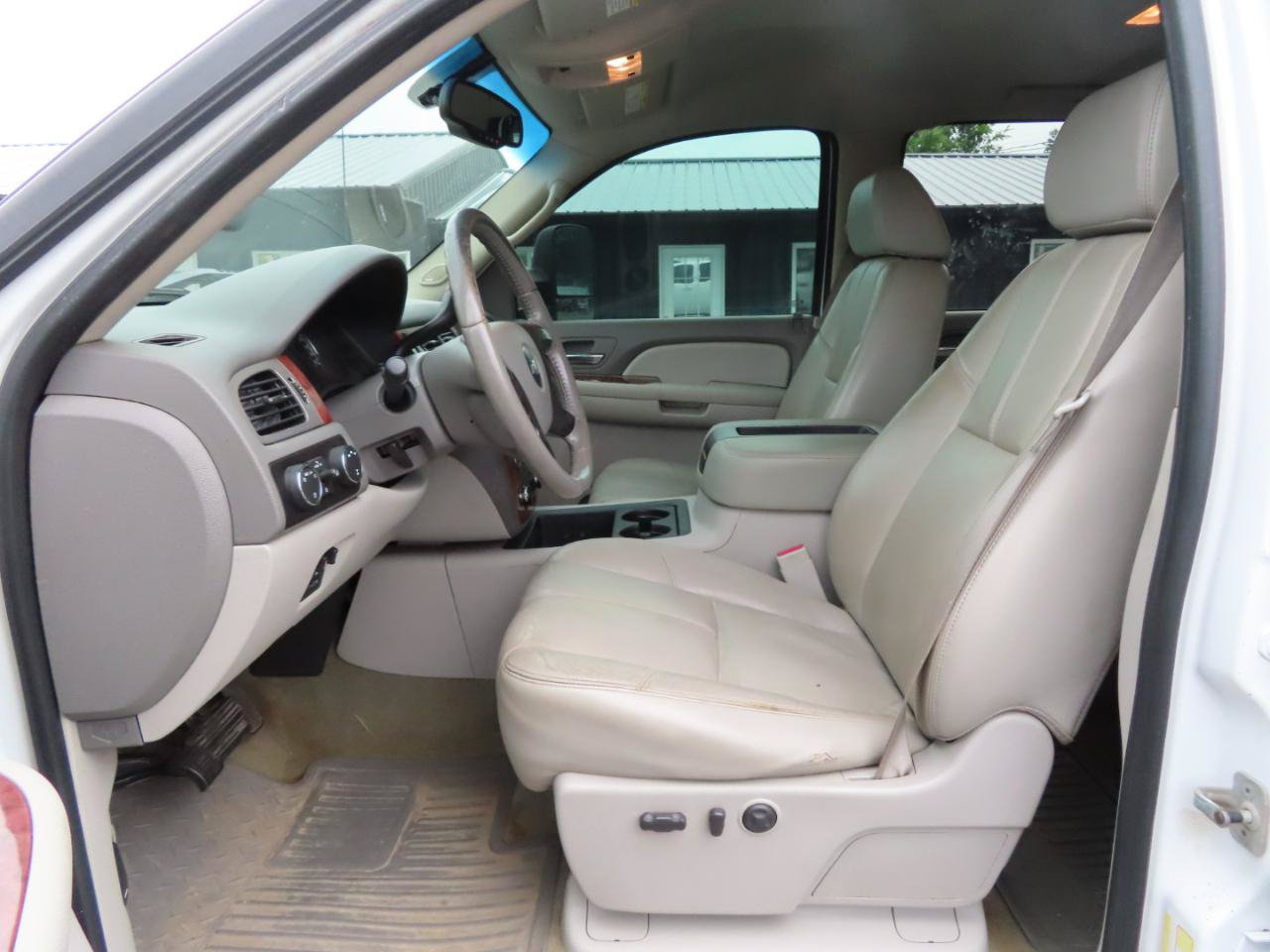 Used 2008 Chevrolet Silverado 2500 LTZ w/ Suspension Package, Off-Road AWD/4WD image 26