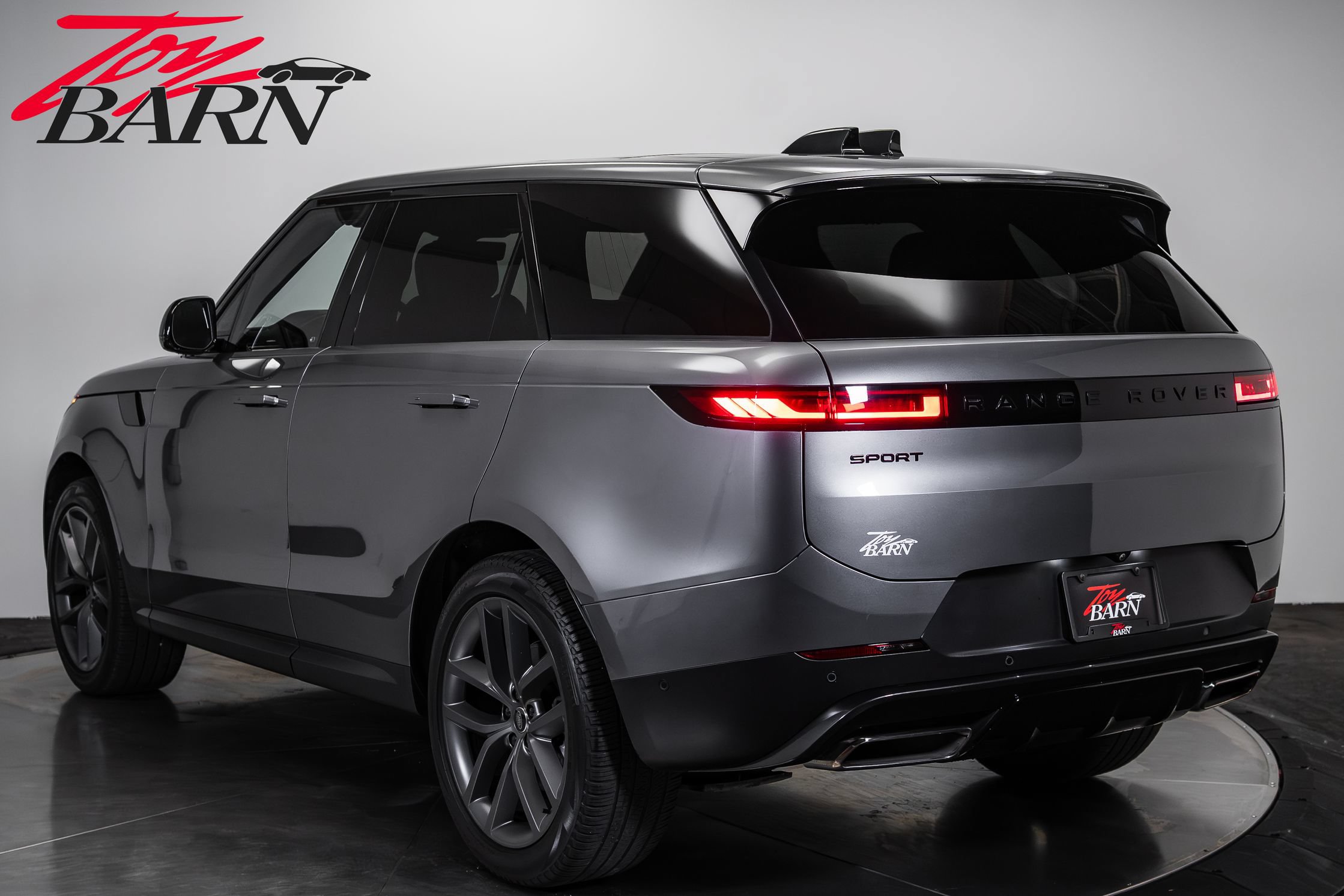 Used 2025 Land Rover Range Rover Sport SE AWD/4WD image 3