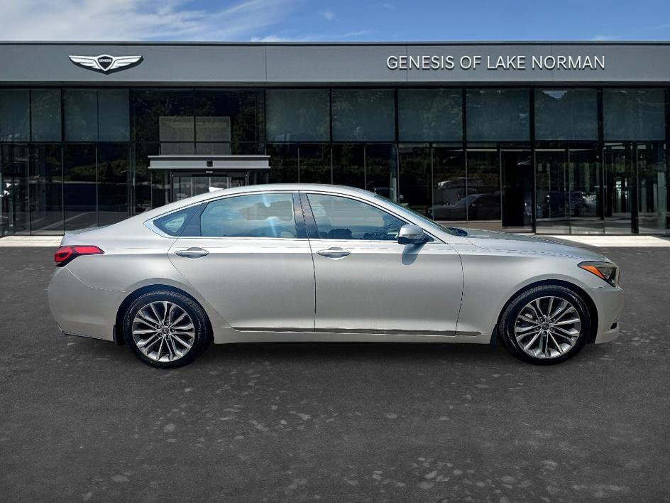 Used 2015 Hyundai Genesis 3.8 RWD image 4