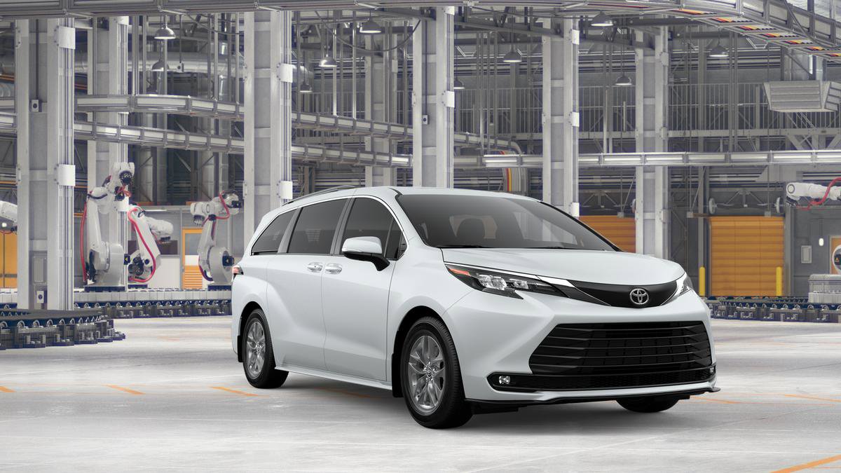 New 2026 Toyota Sienna XLE image 15