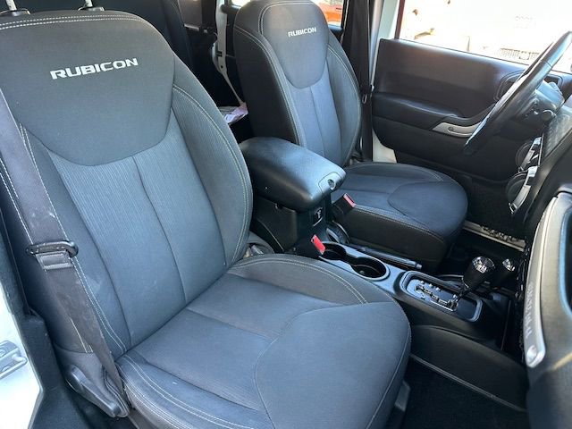 Used 2016 Jeep Wrangler Unlimited Rubicon w/ Connectivity Group image 15