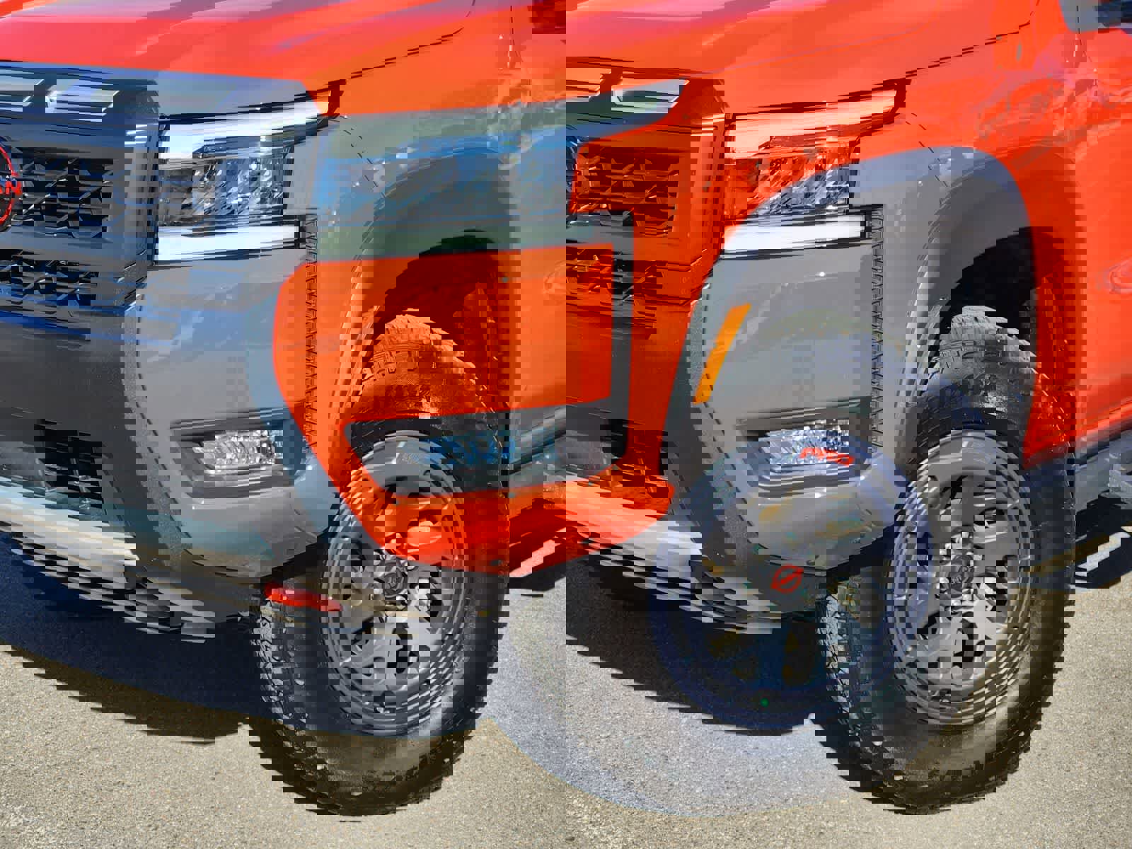 Used 2025 Nissan Frontier PRO-4X image 2