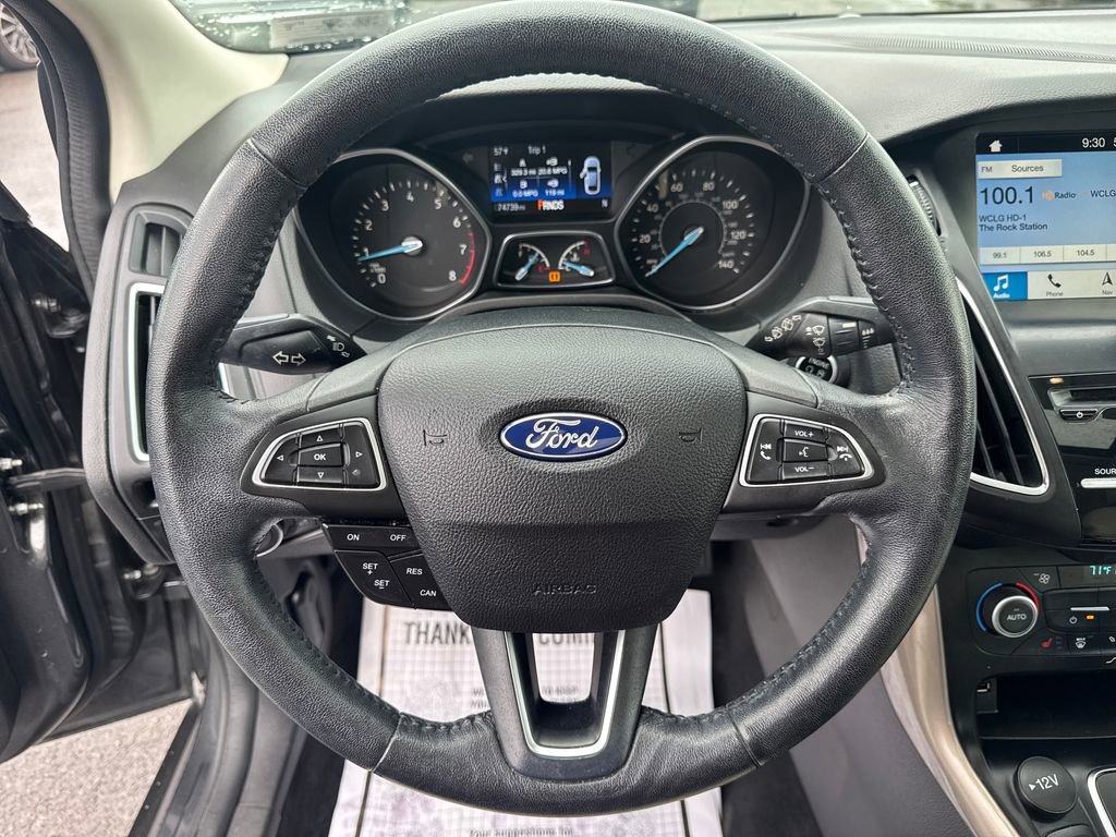 Used 2018 Ford Focus Titanium FWD image 46