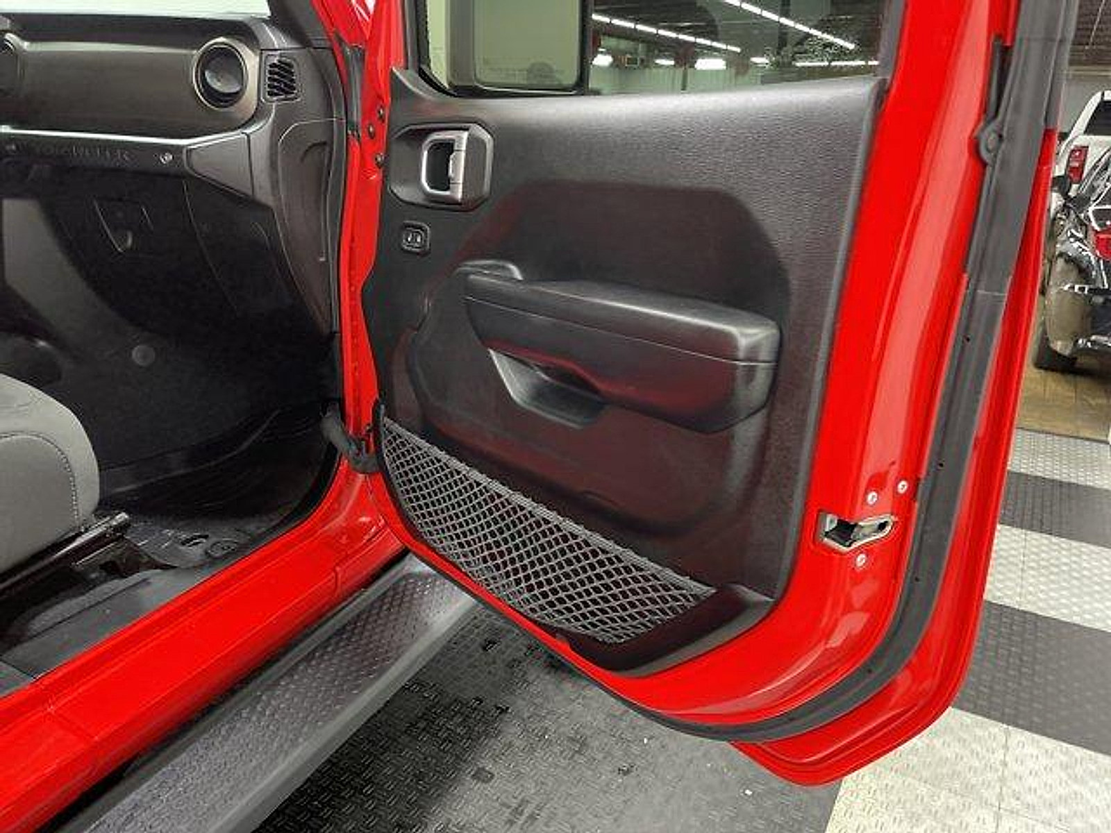 Used 2018 Jeep Wrangler Unlimited Sport S AWD/4WD image 17