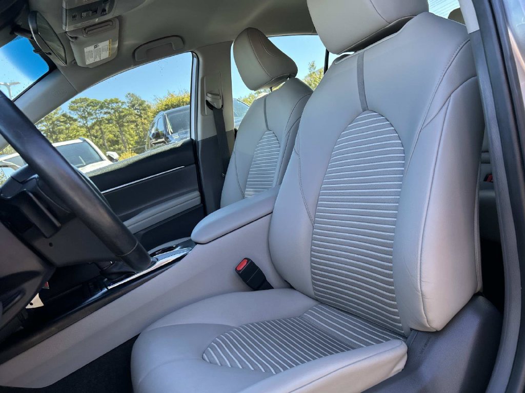 Used 2020 Toyota Camry SE FWD image 22