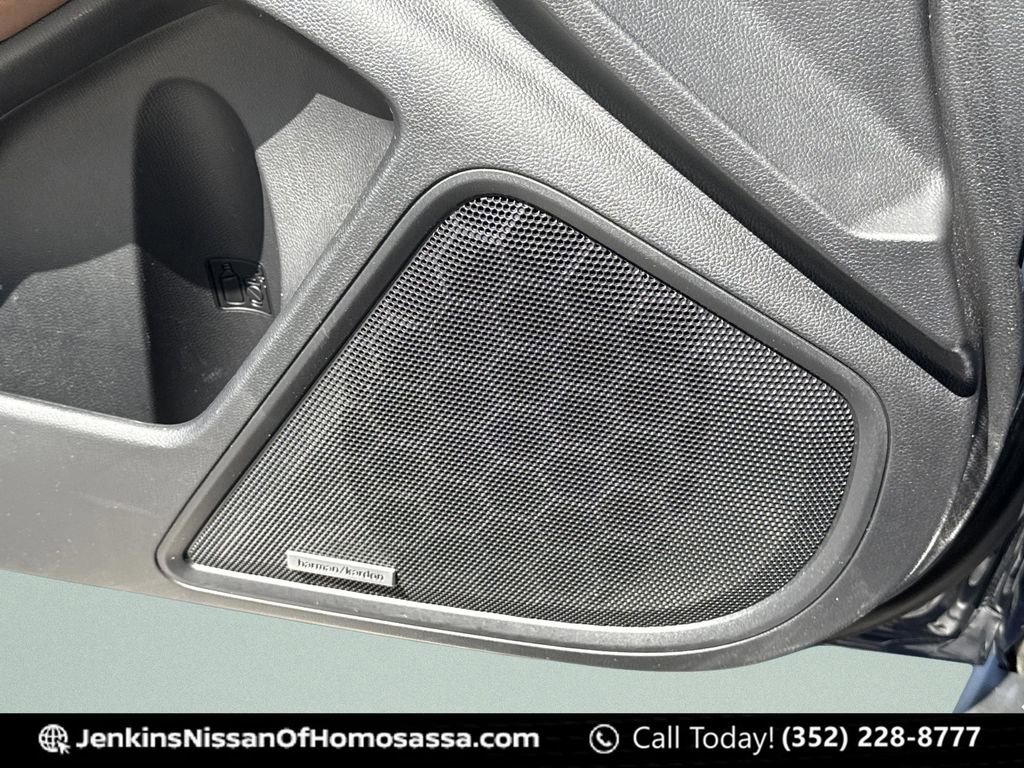 Used 2025 Subaru Outback Touring XT image 32