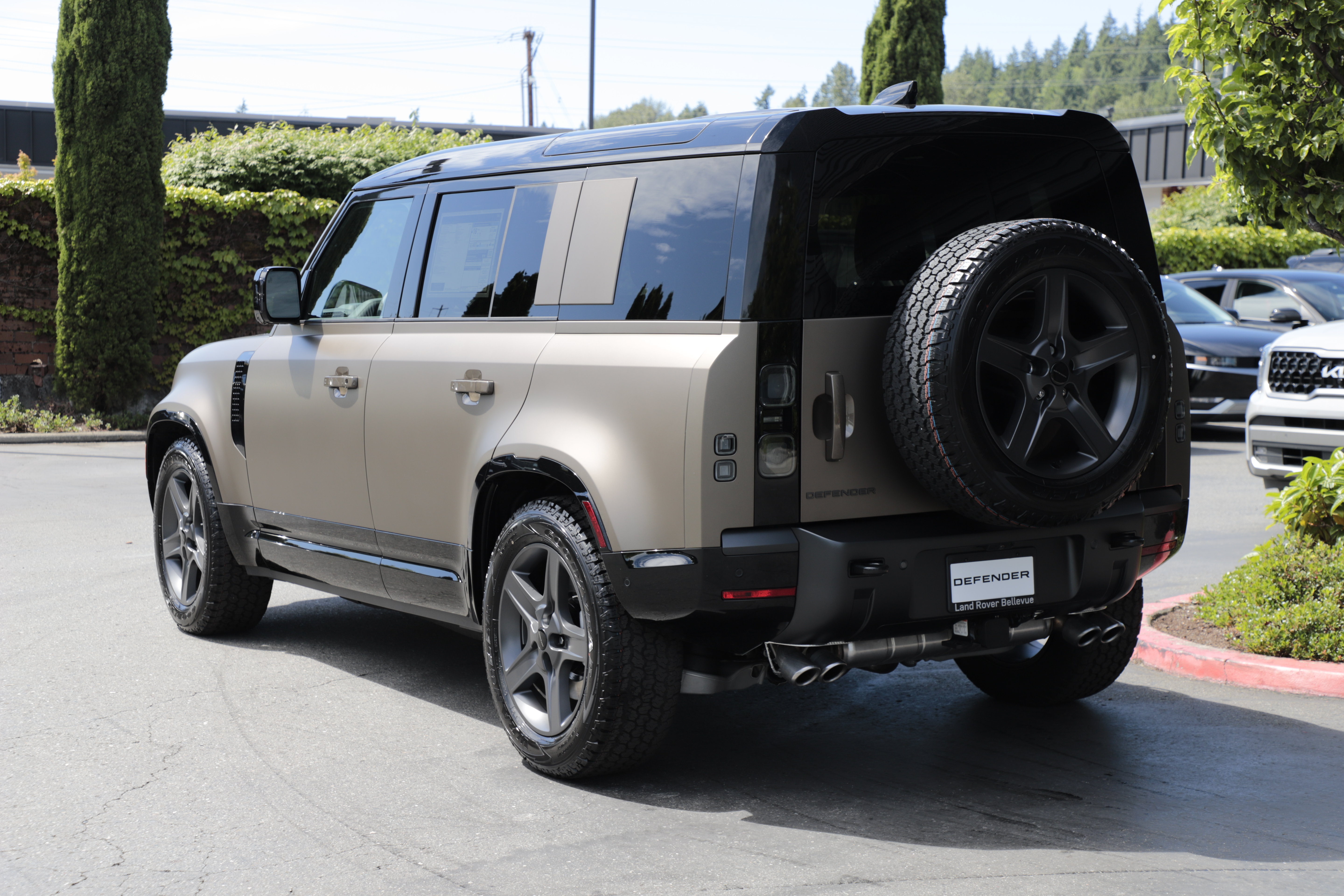 New 2026 Land Rover Defender 110 X-Dynamic SE AWD/4WD image 8