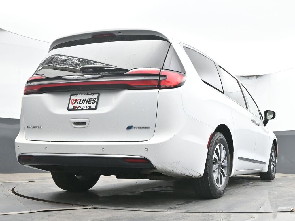 Used 2023 Chrysler Pacifica Limited FWD image 50