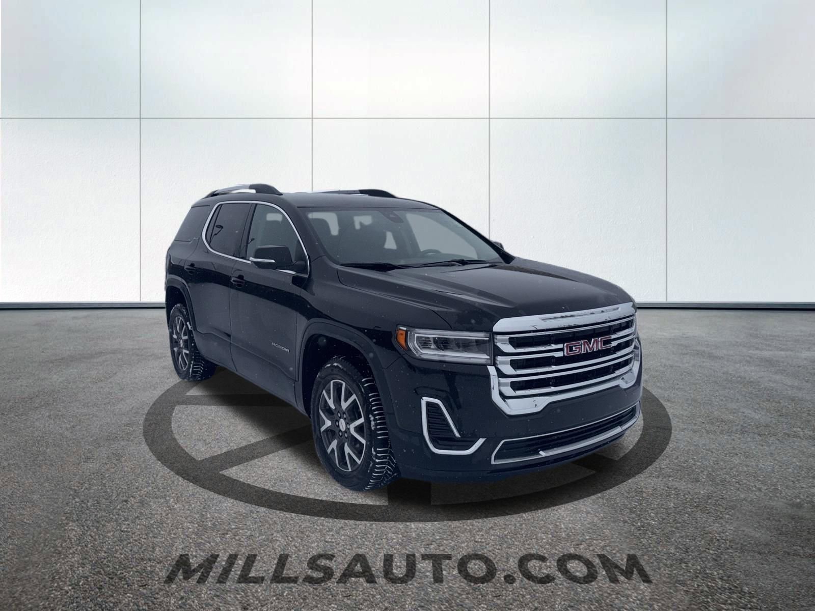 Used 2023 GMC Acadia SLE w/ Driver Convenience Package image 3