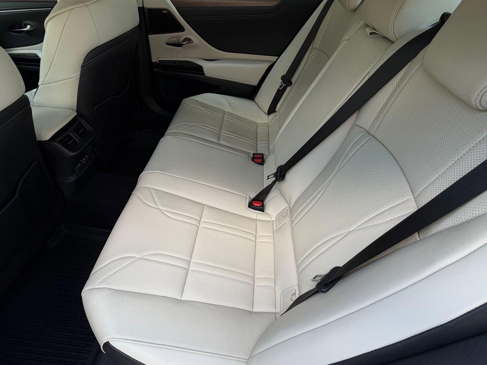 Certified 2025 Lexus ES 300h Ultra Luxury w/ Accessory Package (Z1) FWD image 25