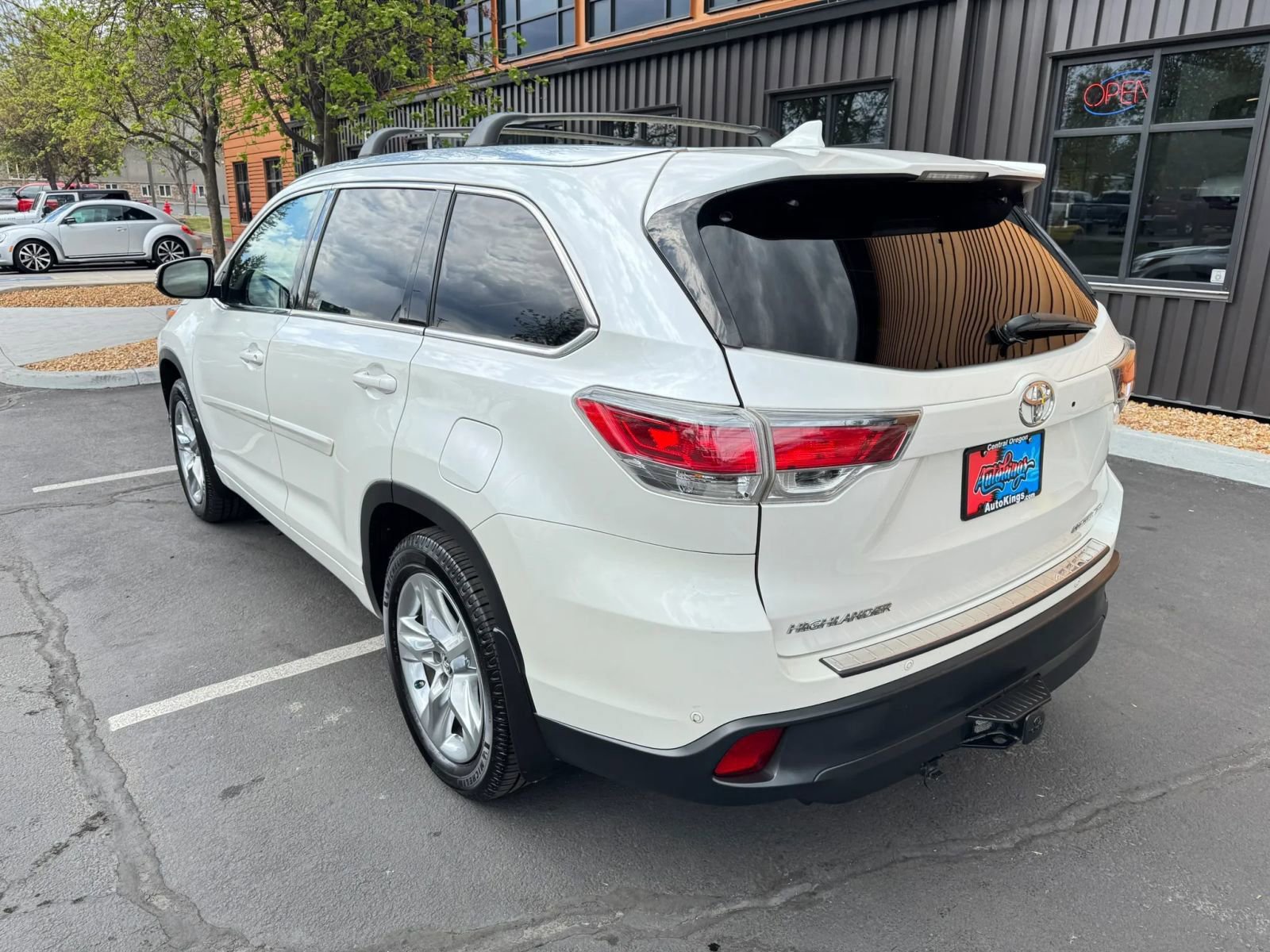 Used 2016 Toyota Highlander Limited AWD/4WD image 3
