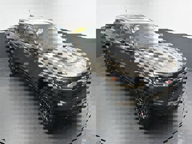 Used 2025 Chevrolet Colorado ZR2 w/ Technology Package image 16