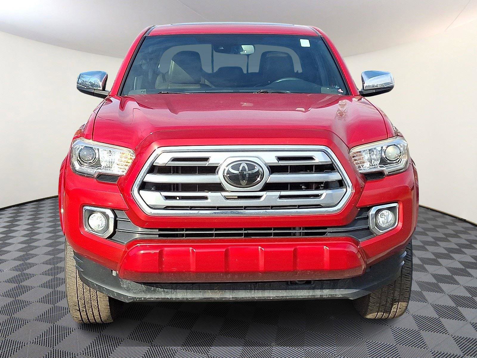Used 2018 Toyota Tacoma Limited image 2