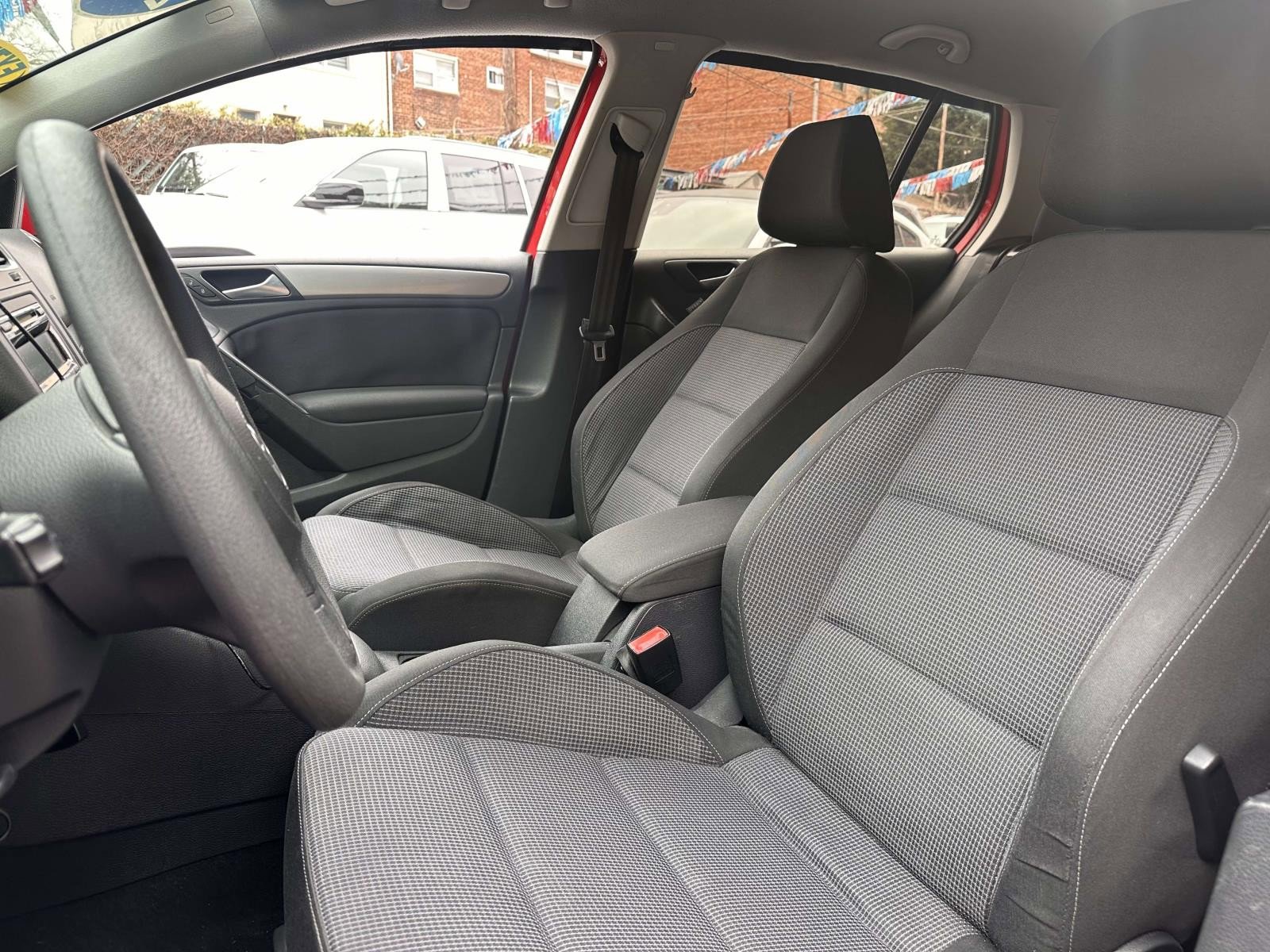 Used 2012 Volkswagen Golf 4-Door image 16