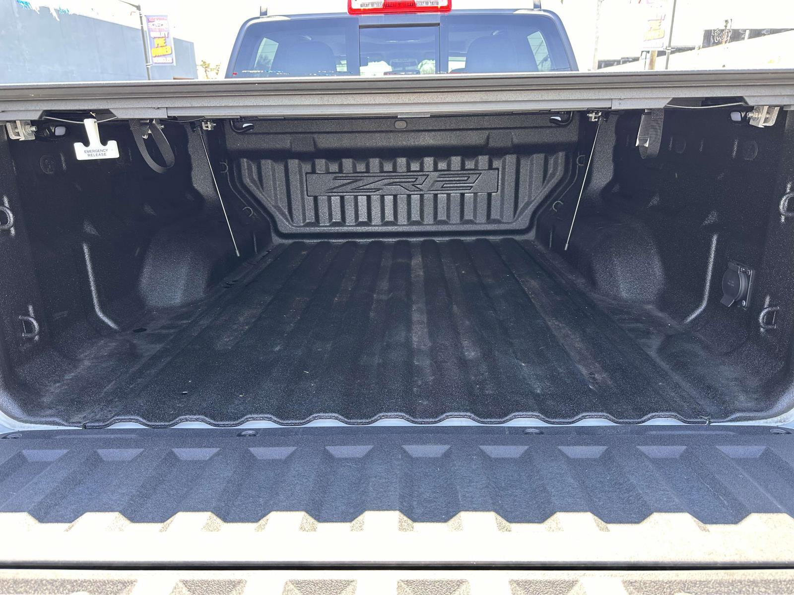 Used 2023 Chevrolet Colorado ZR2 w/ ZR2 Convenience Package III AWD/4WD image 9