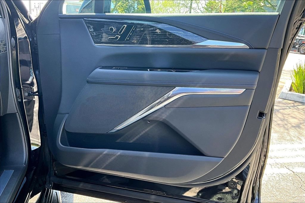 New 2026 Cadillac Escalade IQL Luxury w/ LPO, Floor Liner Package AWD/4WD image 35