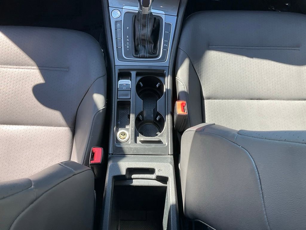 Used 2015 Volkswagen e-Golf SEL Premium image 41