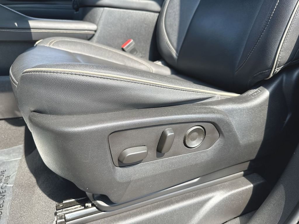 Used 2023 GMC Yukon SLT AWD/4WD image 12