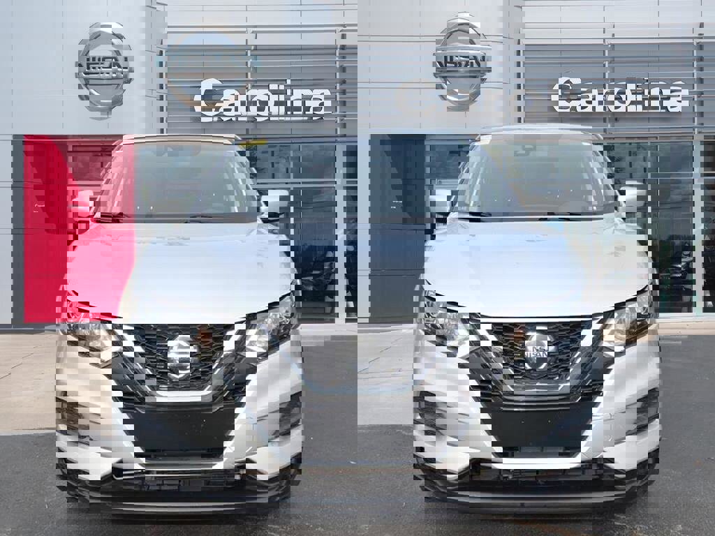 Used 2020 Nissan Rogue Sport S image 2